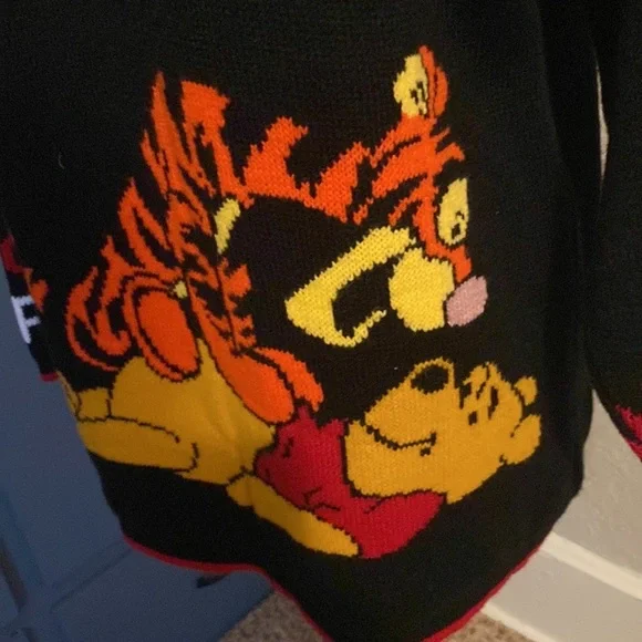 Mickey Mouse and Tigger sweater - Picture 2 of 8